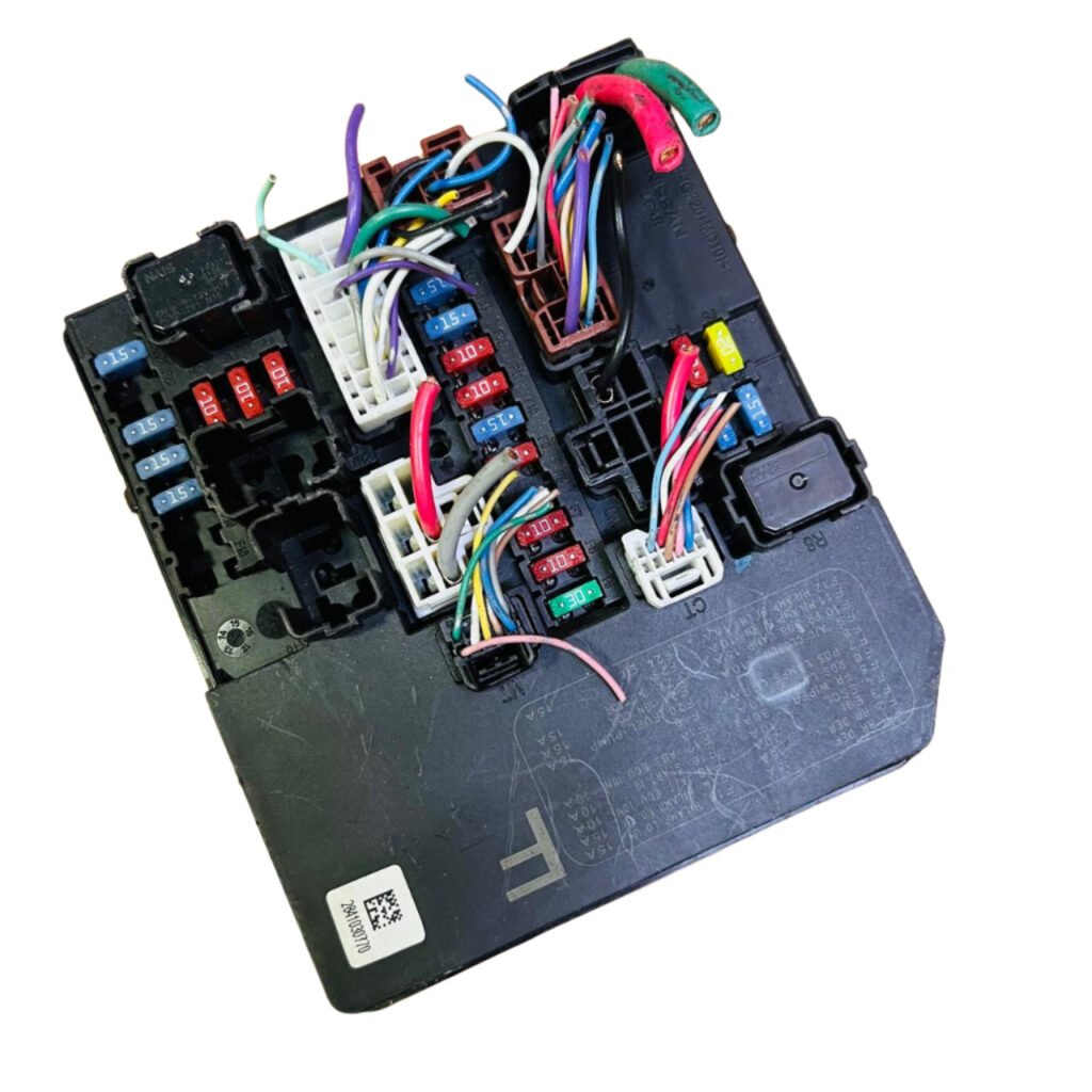284B71VM2C Fuse Box Control Unit Nissan Serena 2013 HFC26 284B71VM2C - OEM Nissan Fuse and Relay Box