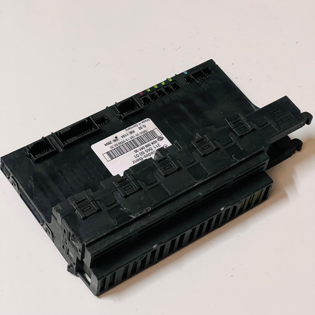 2005 MERCEDES E CLASS W211 FUSE BOX 2115455001 5DK00804735 - OEM Mercedes-Benz Fuse and Relay Box