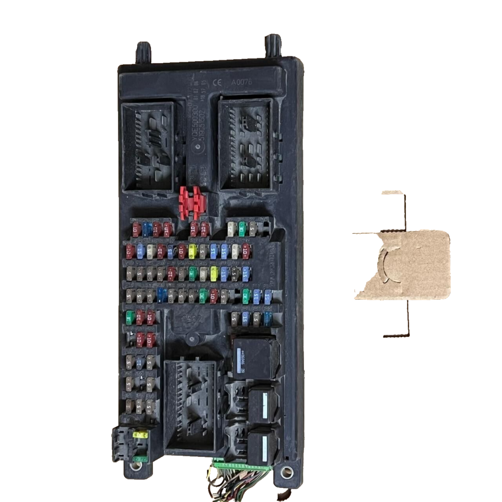2005 Land Rover, Range Rover Fuse BOX - 519051502 / YQE500300 / 002072400 - OEM Land Rover Engine Control Unit