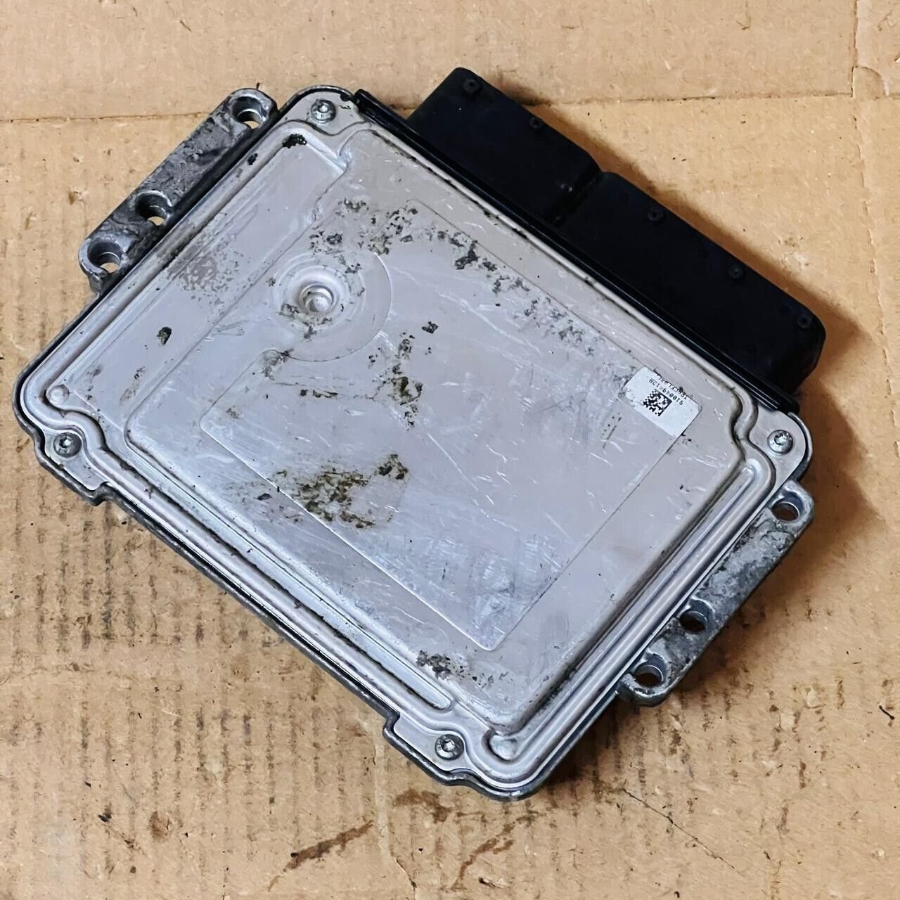 KIA Carens Engine Control Unit ECU - 39116-27485 / 39113-27485 / 0281013072 - OEM Kia Engine Control Unit