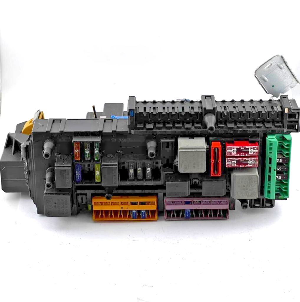 2010 MERCEDES C CLASS W204 REAR SAM FUSE BOX UNIT 2045458801 HELLA - OEM Mercedes-Benz Engine Control Unit