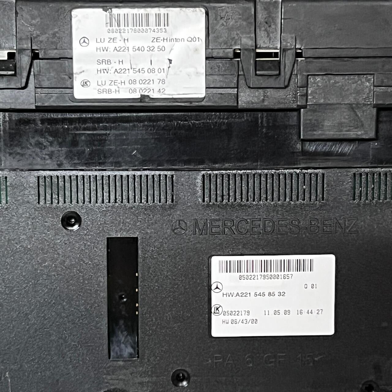 07-09Mercedes W221 S600 S63AMG CL550 Rear Trunk Fuse Box A2215403250 A2215458532 - OEM Mercedes-Benz Engine Control Unit