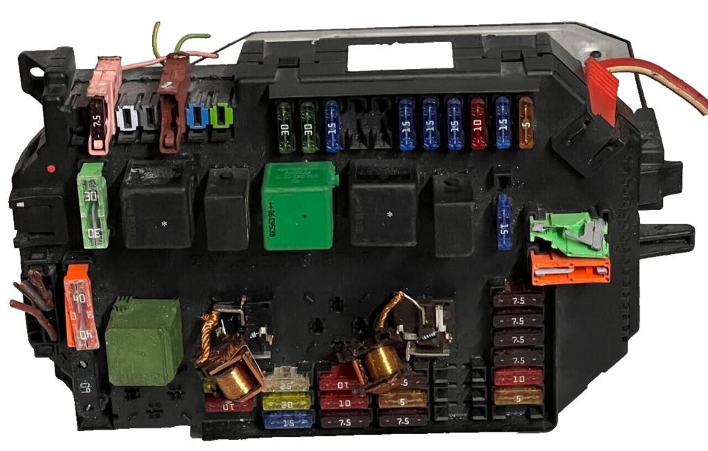 FRONT UNDER HOOD FUSE BOX MODULE MERCEDES W216 W221 S63 S550 OEM - OEM Mercedes-Benz Engine Control Unit