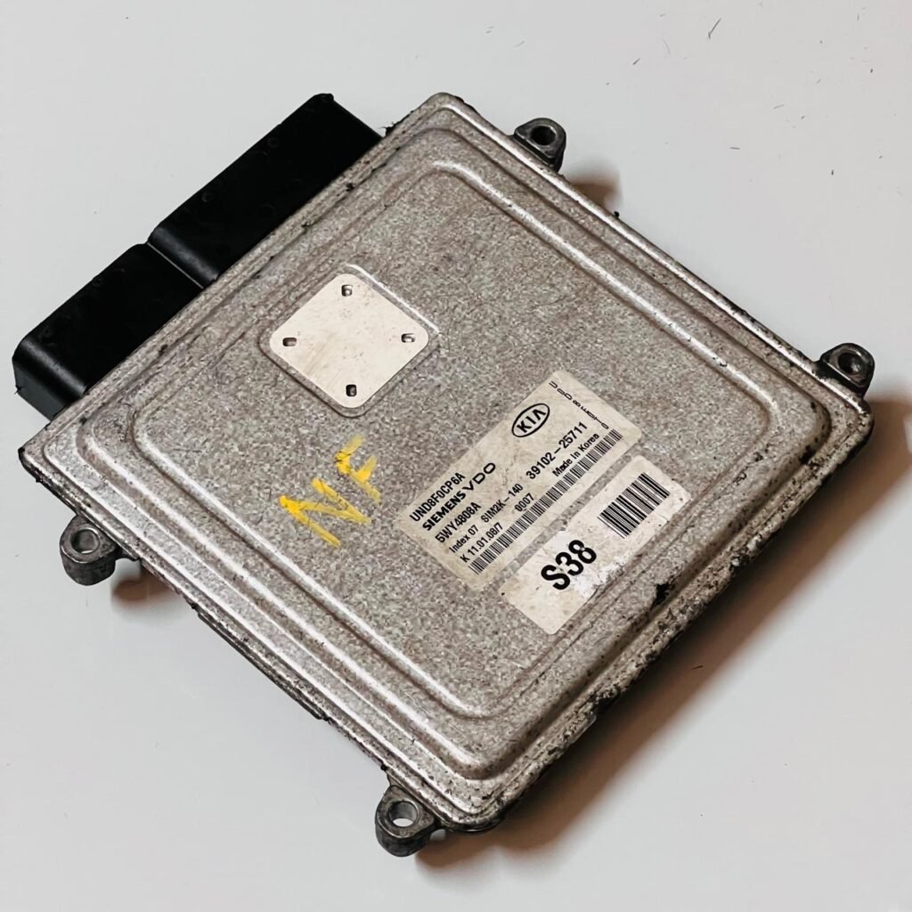 KIA Rondo Engine Control Unit ECU - 5WY4808A 39102-25711 3910225711 2008 - OEM Kia Engine Control Unit