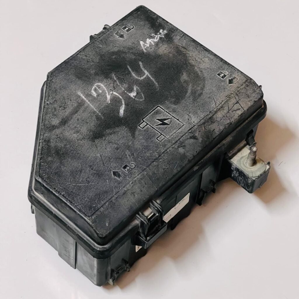 2015-2017 Fuse & Relay Box 23436804 Chevrolet Traverse - OEM Chevrolet Fuse and Relay Box