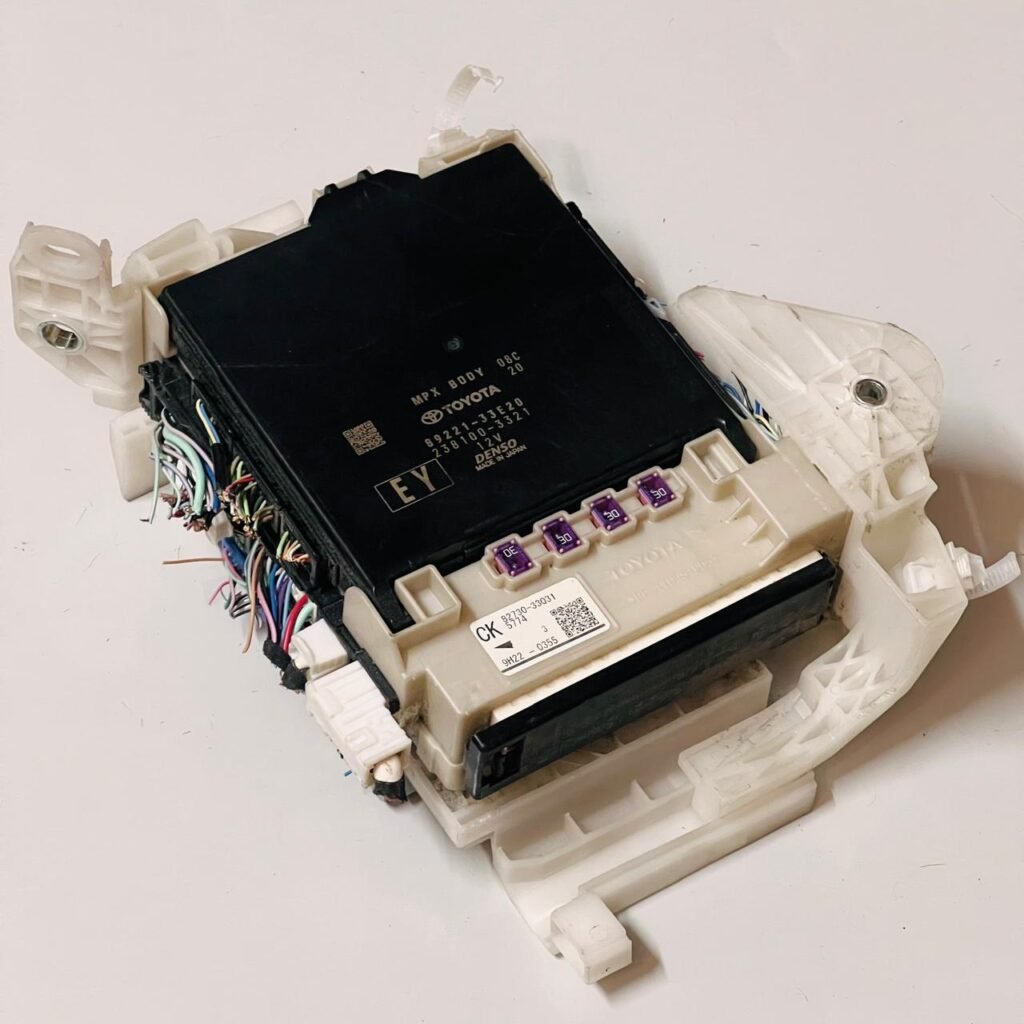 Toyota Camry VIII XV70 2020 body module 8922133E20 8273033Q31 - OEM Toyota Body Control Module