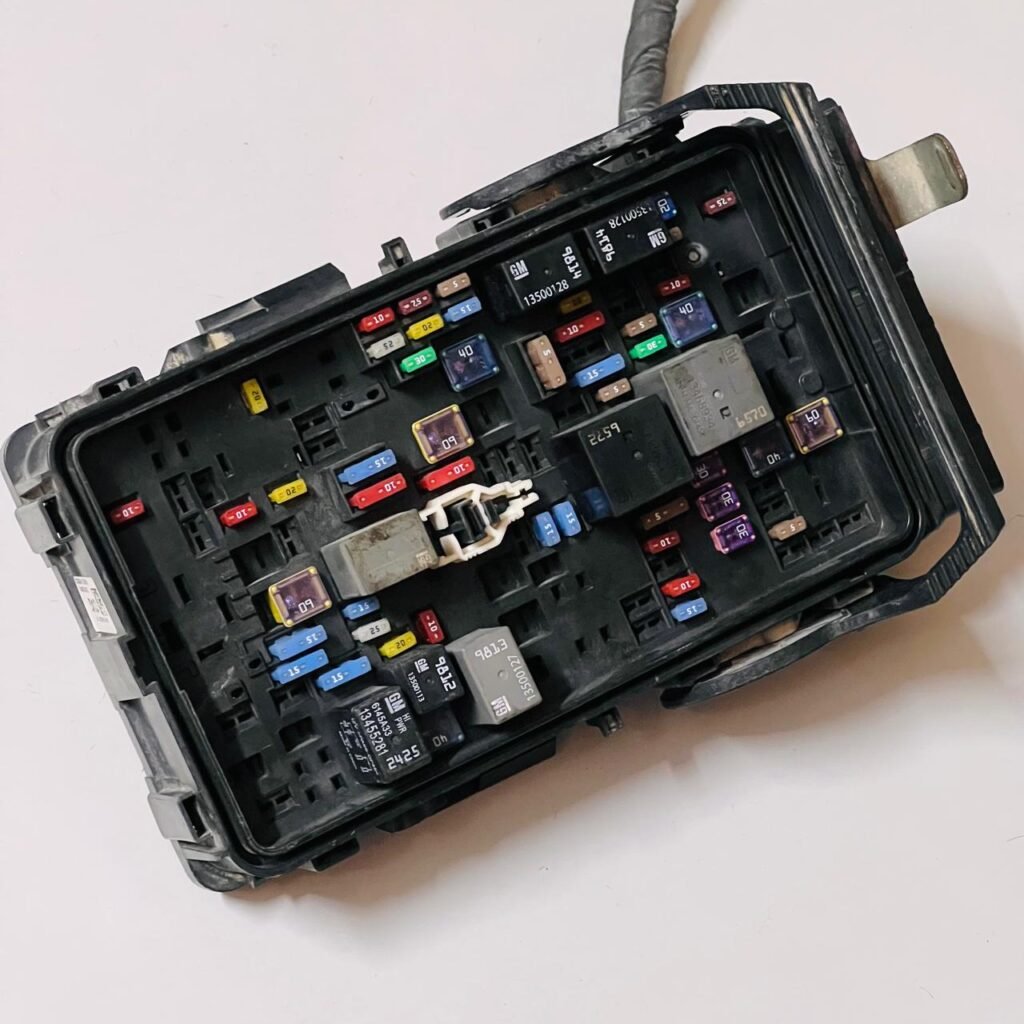 16-17 Chevrolet Malibu Fuse Box Junction OEM 84144636 Module 837-23D4 - OEM Chevrolet Fuse and Relay Box