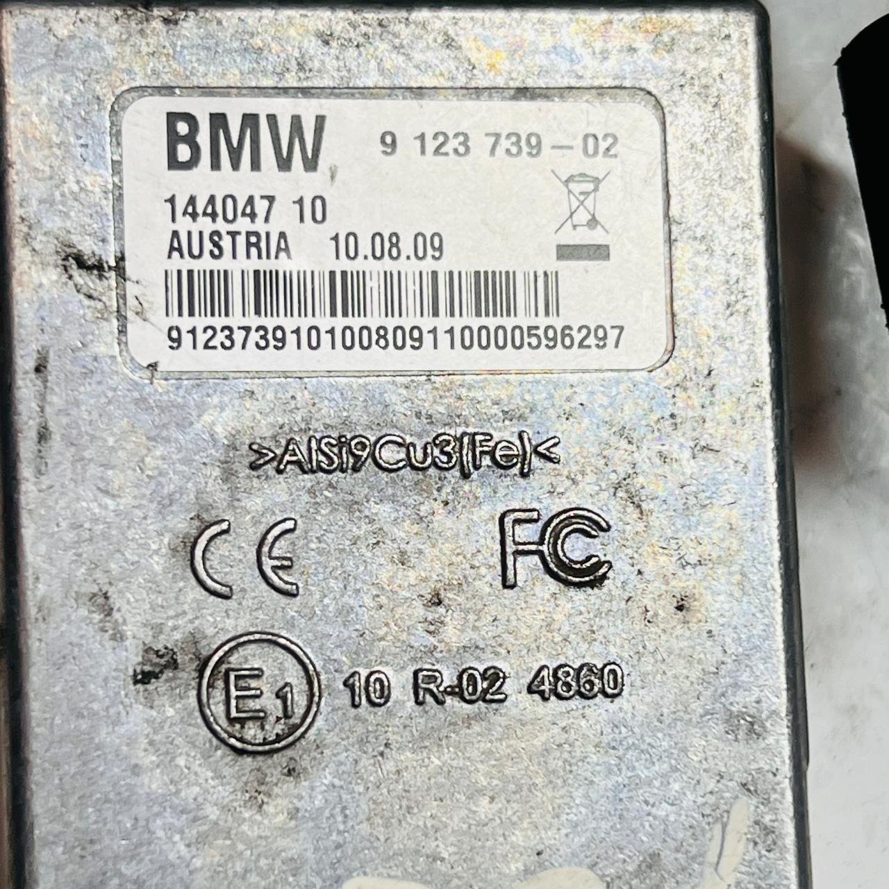 BMW 535XI Usb Hub Antenna Control Unit 9123739 - OEM BMW Control Module