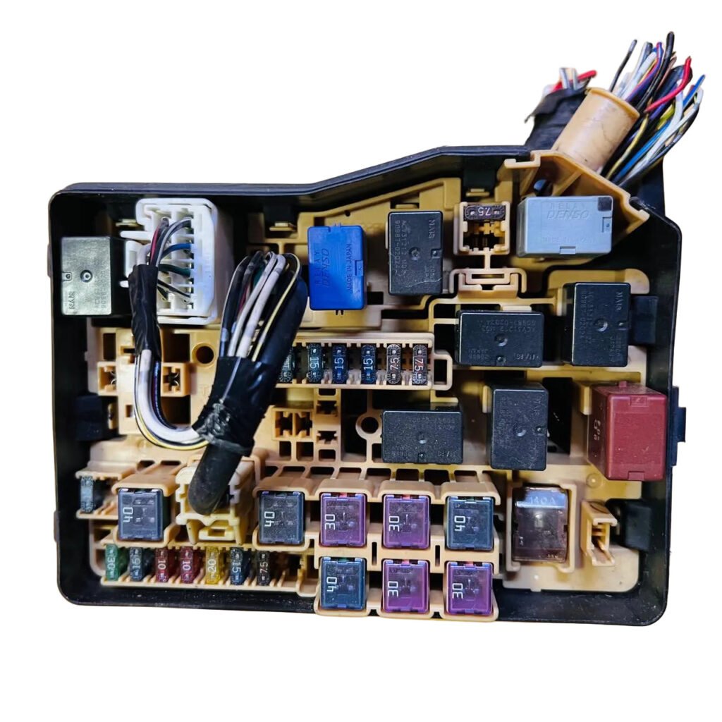 Toyota Avensis Verso 2.0 VVT-i 2004 BSI Fuse Box Body Control Module OEM - OEM Toyota Fuse and Relay Box