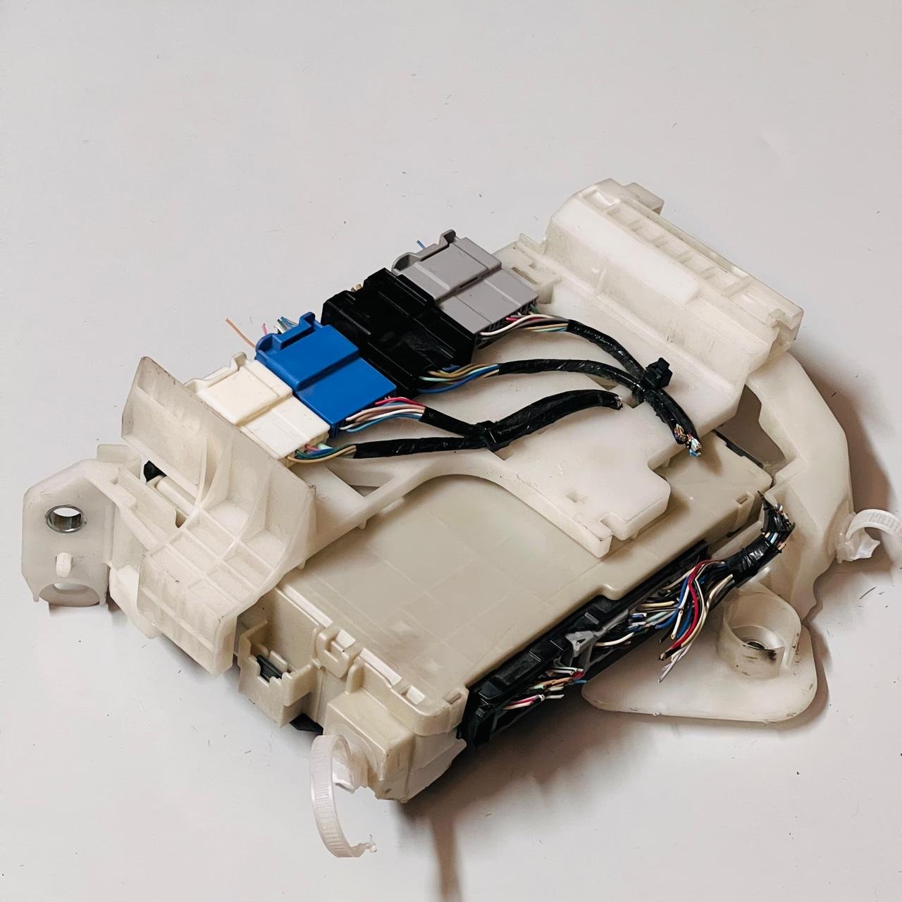 Toyota Camry VIII XV70 2020 body module 8922133E20 8273033Q31 - OEM Toyota Body Control Module